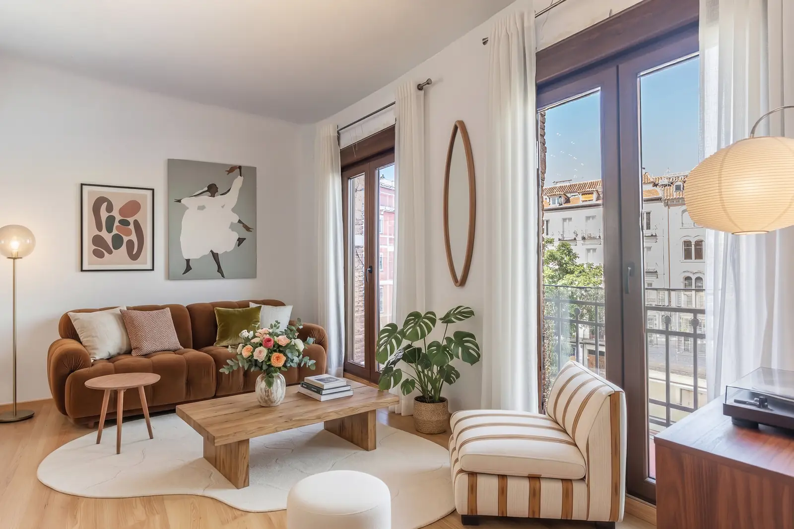 Salón con terraza amueblado con home staging virtual