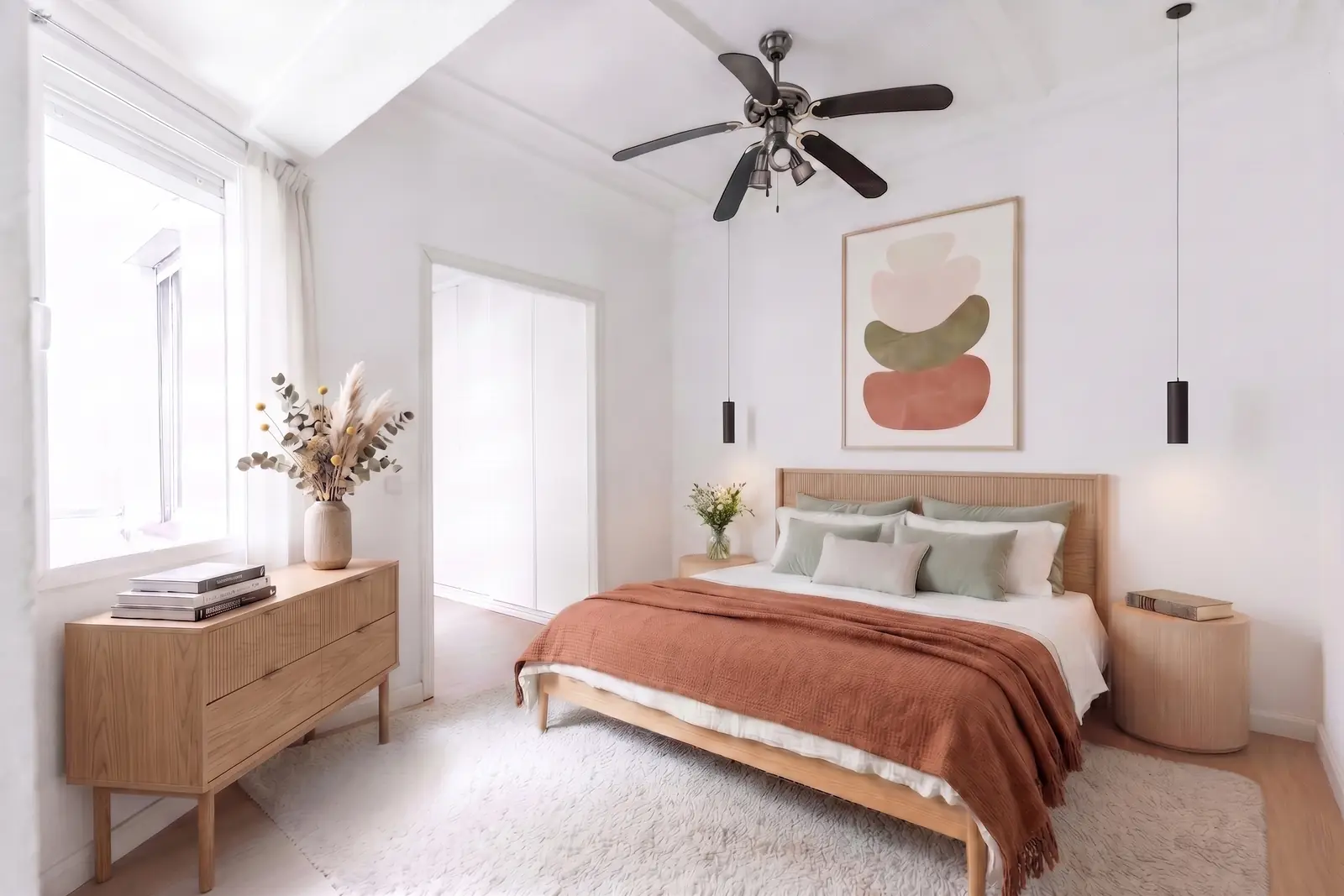 Dormitorio con home staging virtual: cama vestida en tonos tierra y cómoda de madera